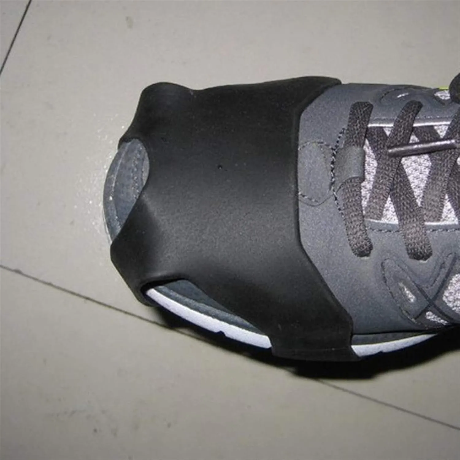 Ice Snow Grips 10 Stud Universal Ice Snow Shoe Spikes Grips Cleats Crampons Winter Climbing Safety Tool Anti Slip Shoes Spikes Cover S M L XL Ice Grips for Shoes